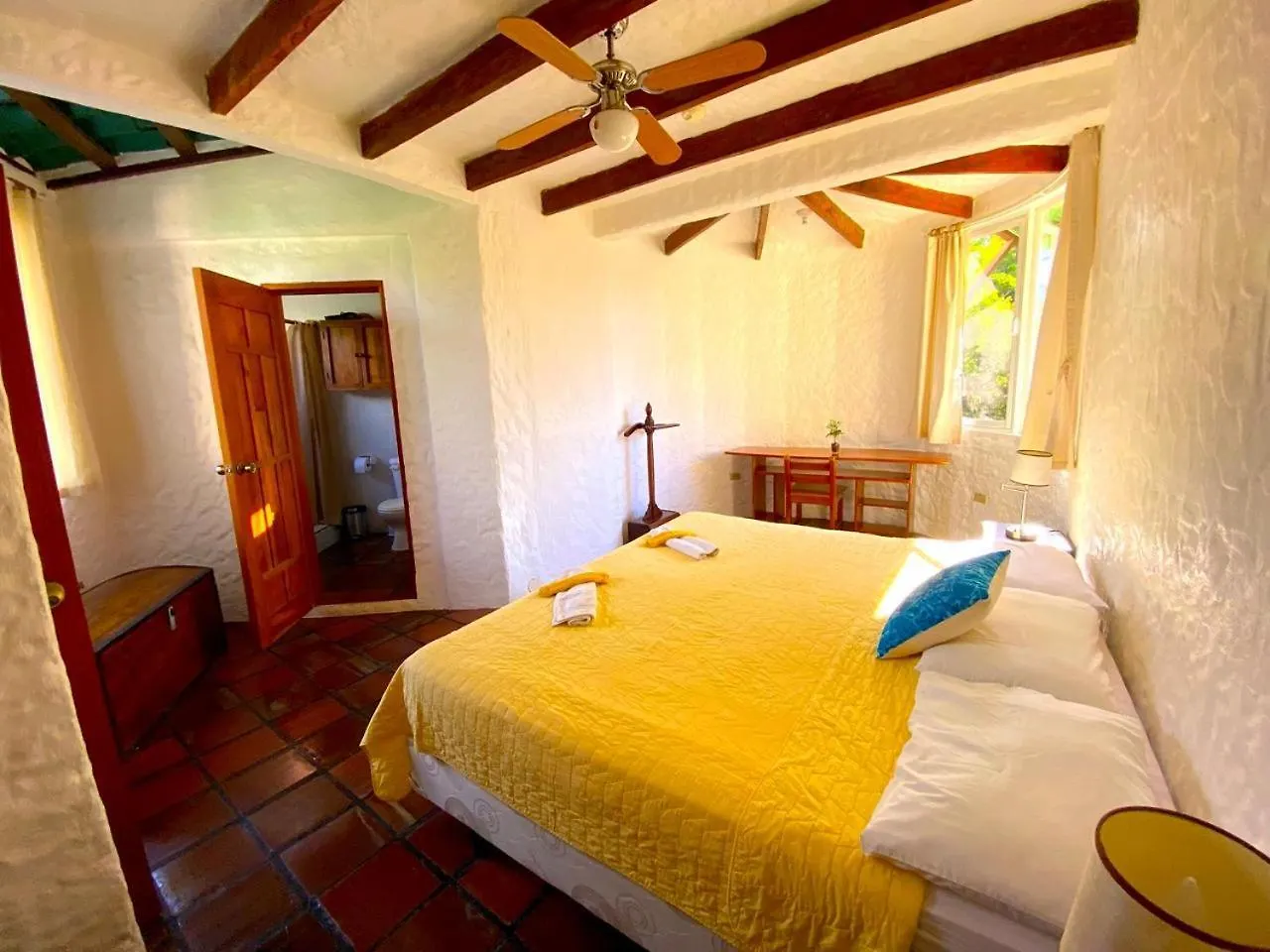 פורטו איורה Hostal Casa De Mathias Cerca Del Parque Nacional Galapagos בית הארחה